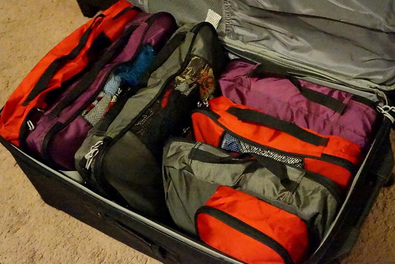 لوازم غیر ضروری در چمدان