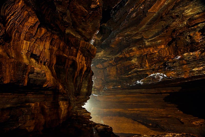 غار ماهادو در آبشار دوی پخارا