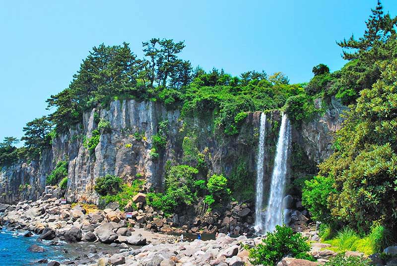 آبشار چئون جی یئون در جیجو