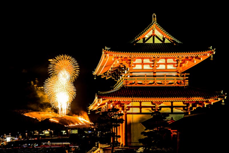 فستیوال سوزاندن کوه در ژاپن