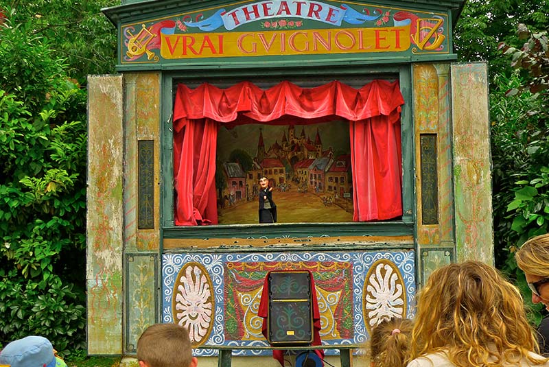 نمایش عروسکی در پاریس