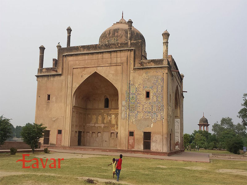 چینی کا رازا؛ ترکیبی از معماری ایرانی با مواد اولیه چینی در هندوستان