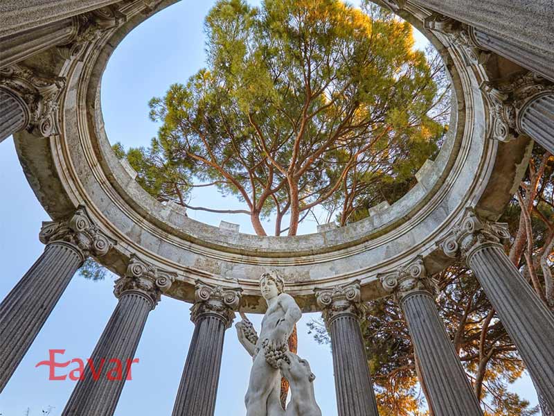 مجسمه های یونانی در پارک آل کاپریچو مادرید