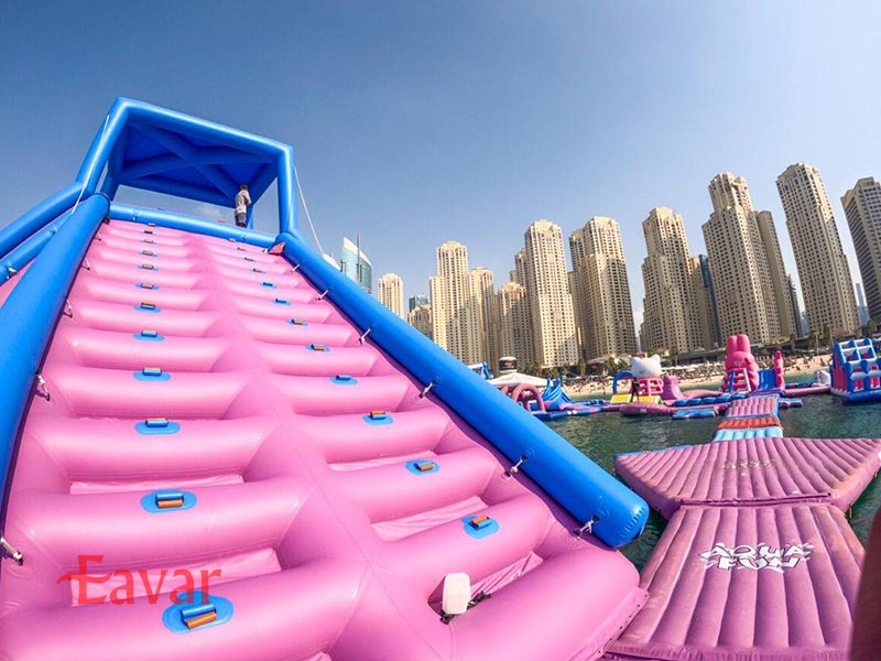 پارک آبی آکوا فان دبی از پارک های آبی دبی در اطراف چرخ و فلک دبی