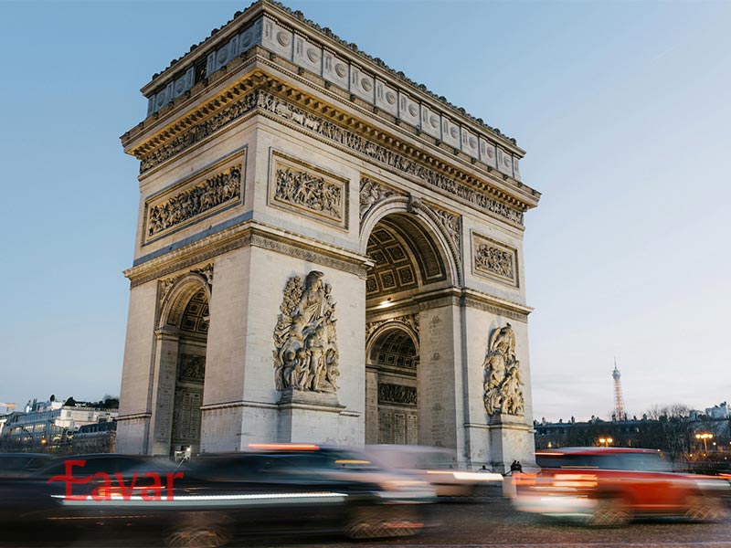 طاق پیروزی از دیدنی های پاریس در نزدیکی رستوران انترکوت