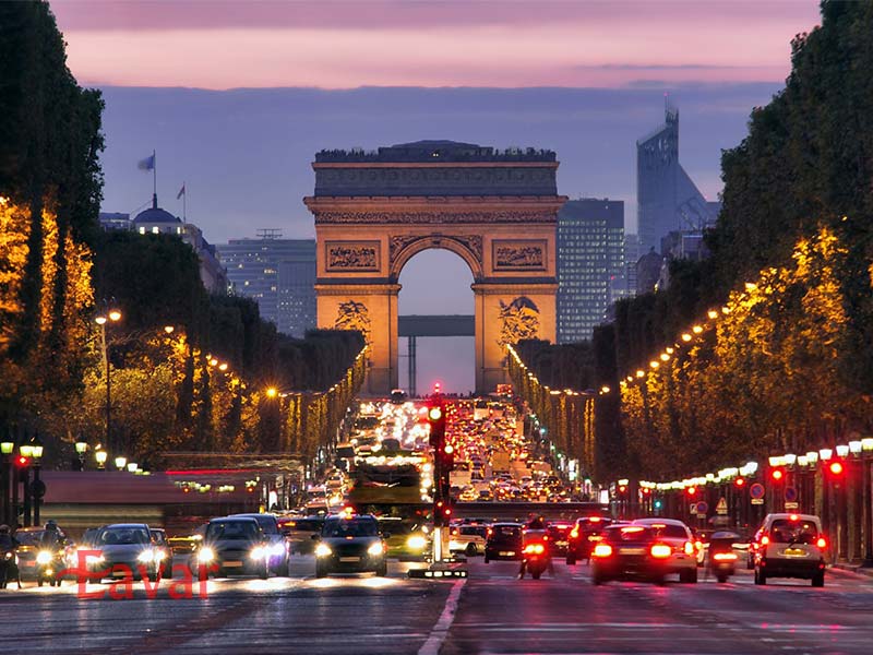 خیابان شانزلیزه از جاهای دیدنی پاریس در نزدیکی رستوران آنترکوت پاریس