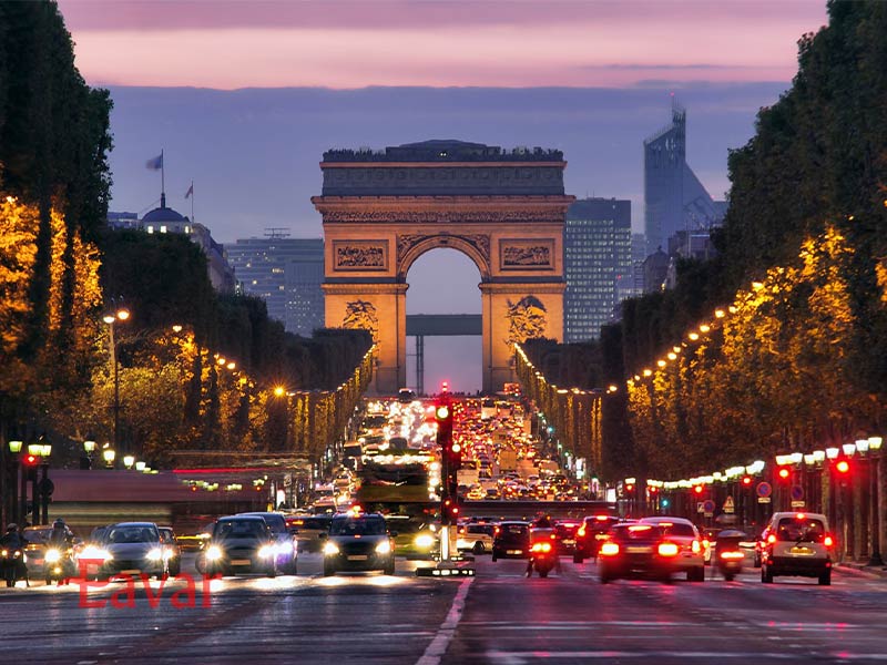 شانزلیزه از دیدنیهای پاریس در اطراف کافه کرت تروکادرو