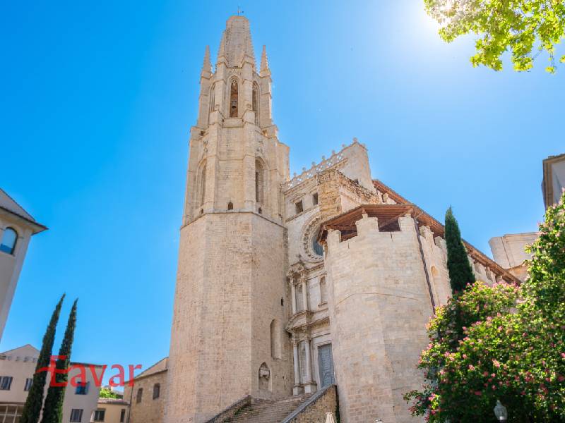 باسیلیکا سانت فلیو از مکان های تاریخی خیرونا