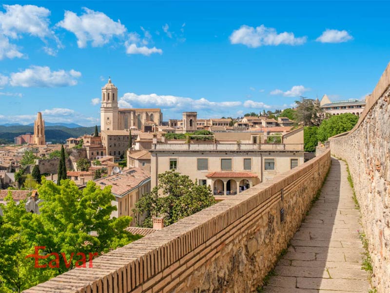 دیوارهای باستانی خیرونا از دیدنی های خیرونا