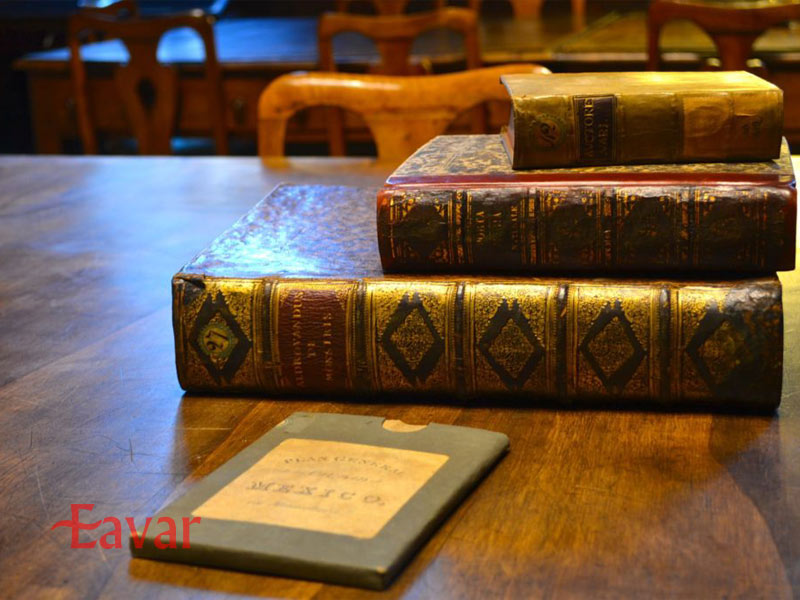 کتاب های قدیمی در کتابخانه گردی