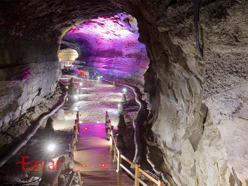 غار مانجانگول از جاذبه های گردشگری ججو