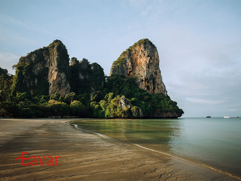 خلیج رایلی از مکان های گردشگری تایلند