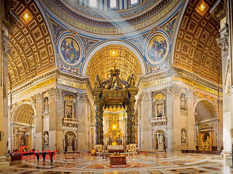 شبستان و محراب اصلی کلیسای واتیکان