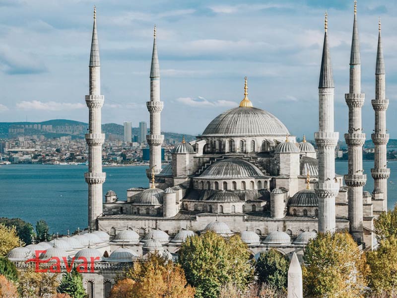مسجد سلطان احمد از دیدنی های استانبول در اطراف آب انبار باسیلیکا