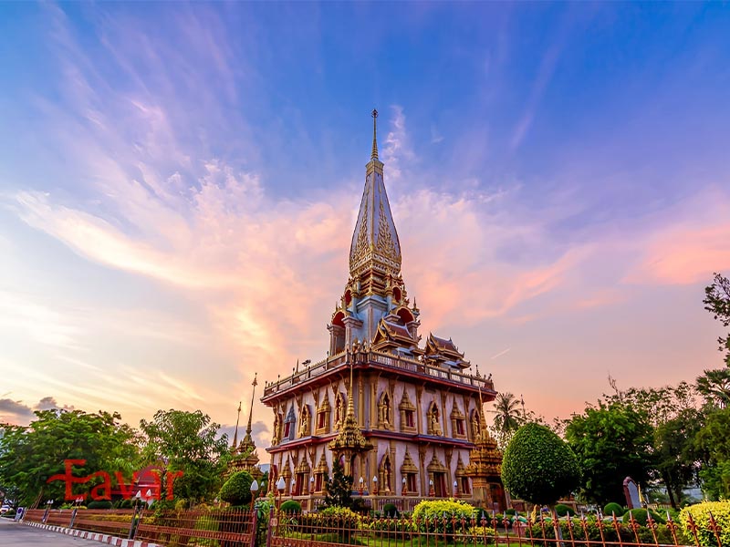 معبد وات چالونگ از مکان های دیدنی تایلند