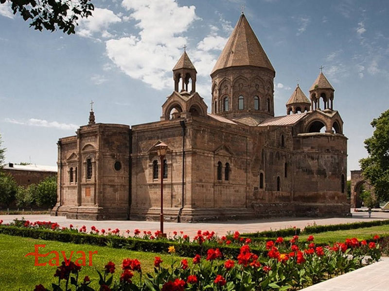 کلیسا جامع اچمیادزین از کلیساهای مهم ارمنستان