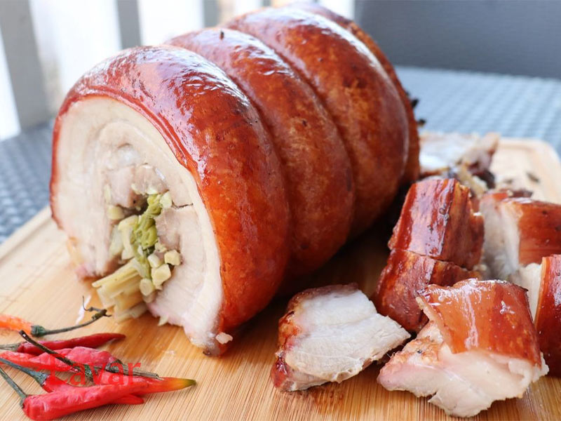 لچون از غذاهای مشهور فیلیپین