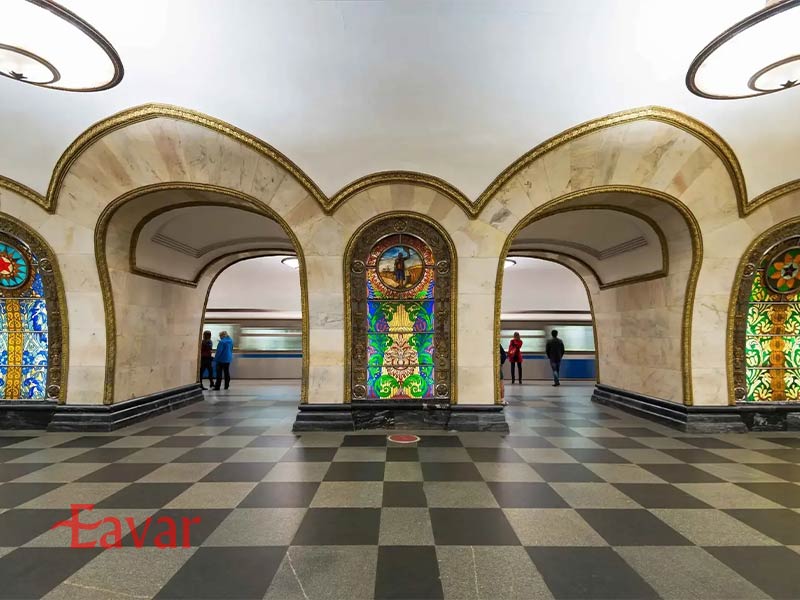 ایستگاه نووسلوبودسکایا از مشهورترین ایستگاه های مترو مسکو