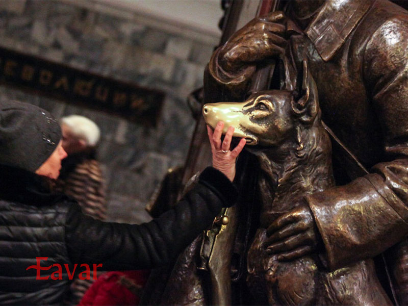 مجسمه های ایستگاه پلوشاد روالوتسی مترو مسکو