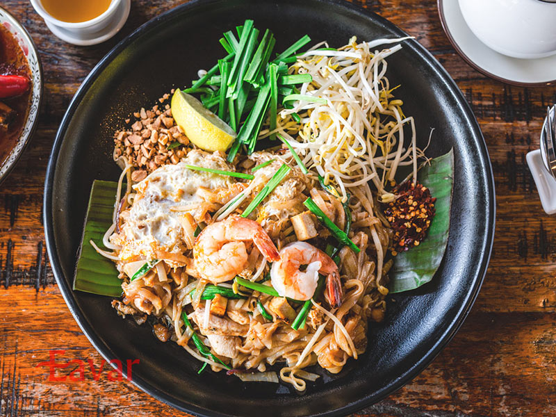 پد تای از غذاهای مشهور تایلند