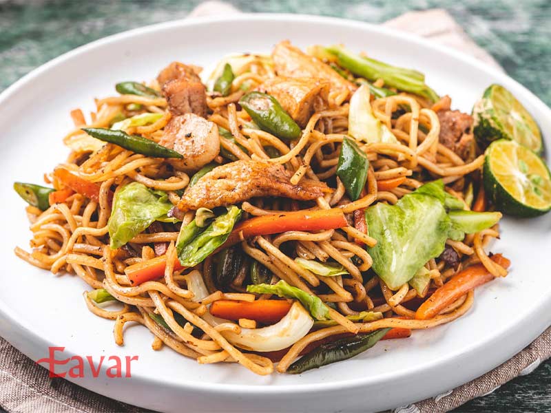 پنسیت گیسادو از غذاهای مشهور فیلیپین