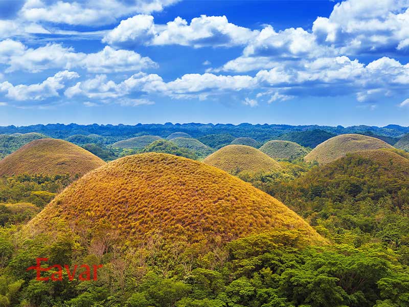 تپه های شکلاتی از دیدنی های فیلیپین در بوهول