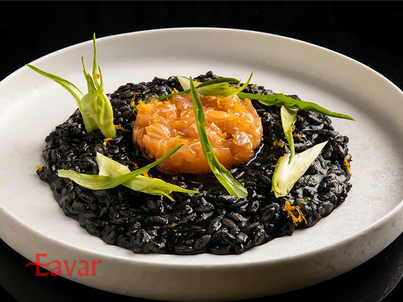 ریزوتو با جوهر ماهی مرکب از غذاهای مشهور ونیز