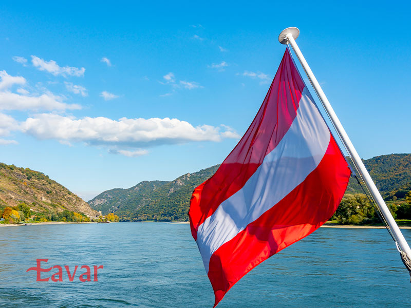 پرچم اتریش در کنار رودخانه دانوب