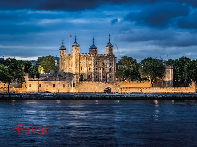 برج لندن از جاهای دیدنی لندن در شب