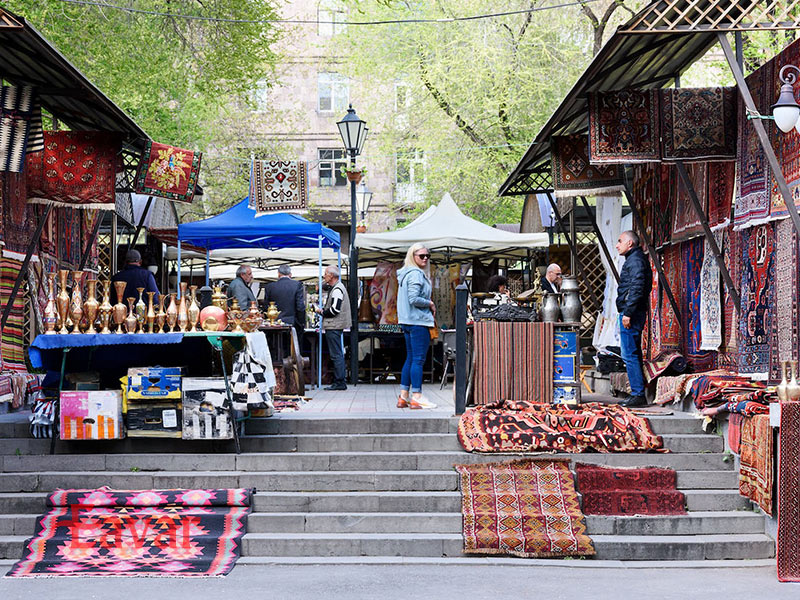 بازار ورنیساژ از بازارهای ارمنستان