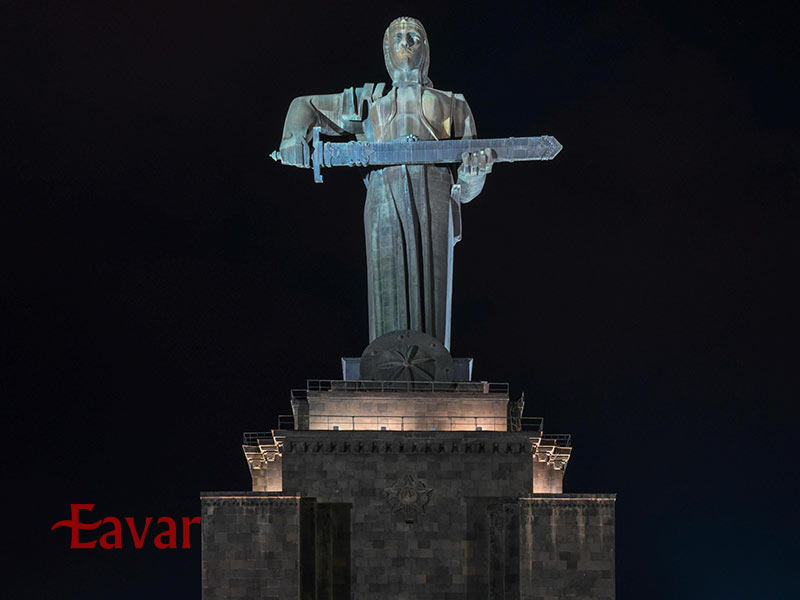 پارک پیروزی و مجسمه مادر از دیدنیهای ایروان در ارمنستان