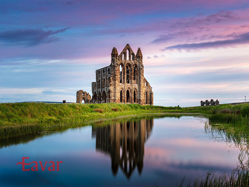 صومعه ویتبی از بناهای تاریخی مذهبی انگلستان