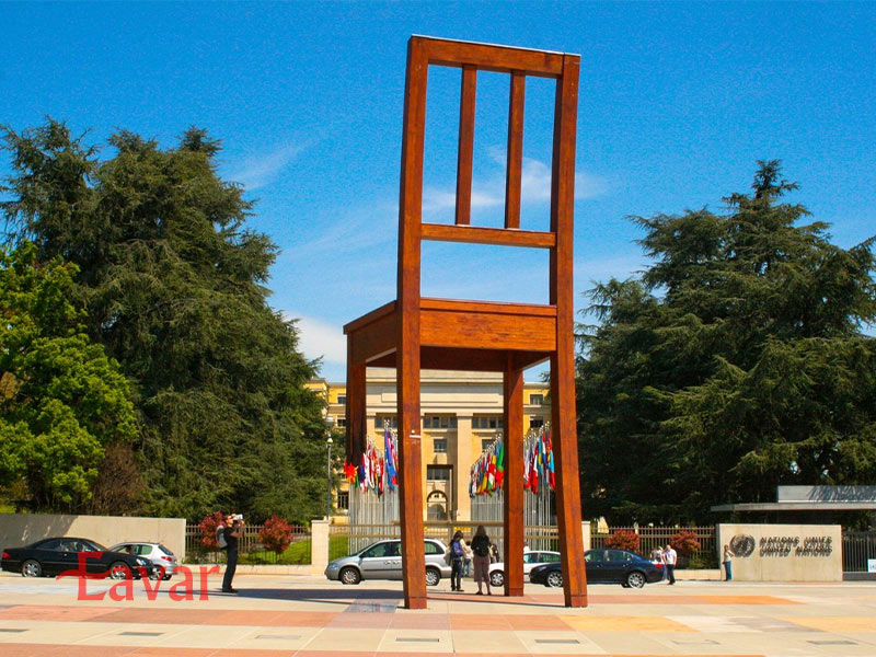 صندلی شکسته ژنو
