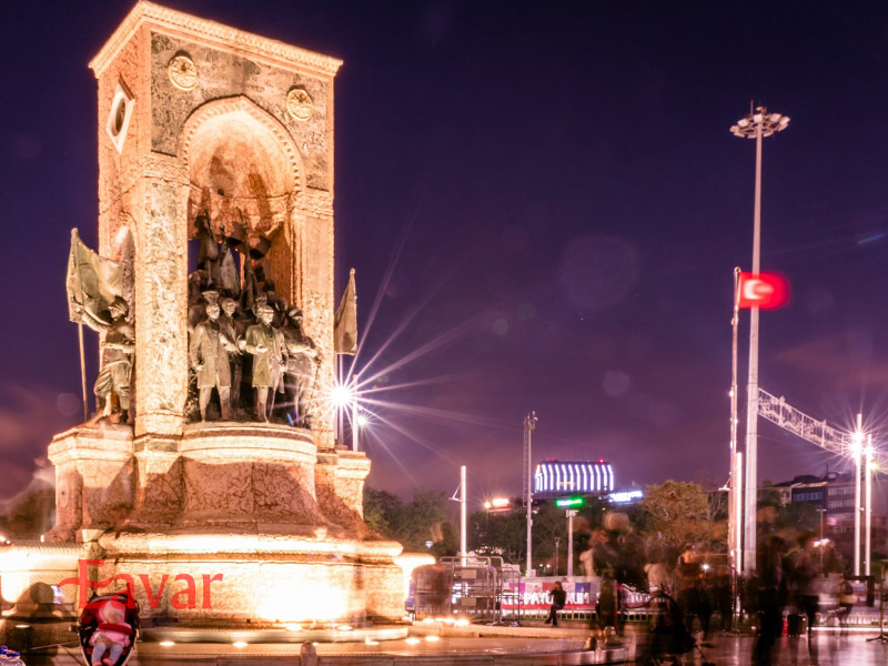 تکسیم استانبول در شب