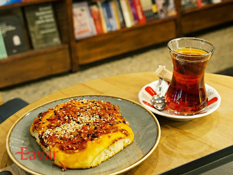 کافه نوستالژی کتاب و قهوه در استانبول