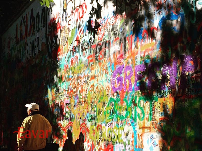 بازدید از دیوار لنون در پراگ