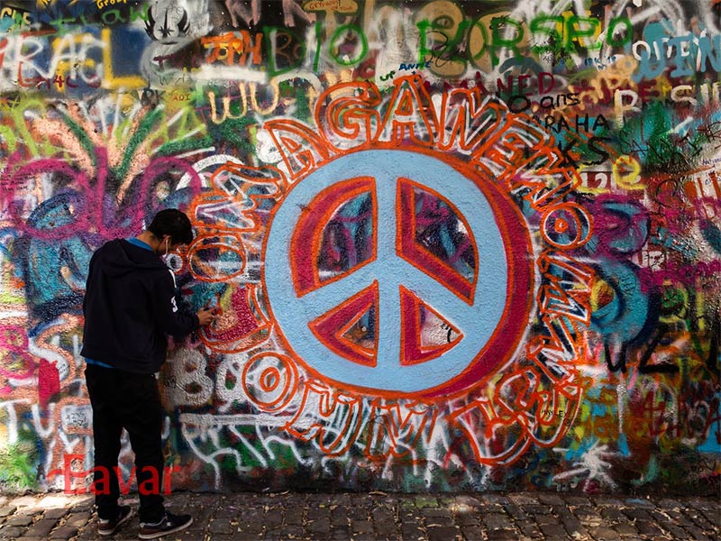 نقاشی روی دیوار لنون پراگ