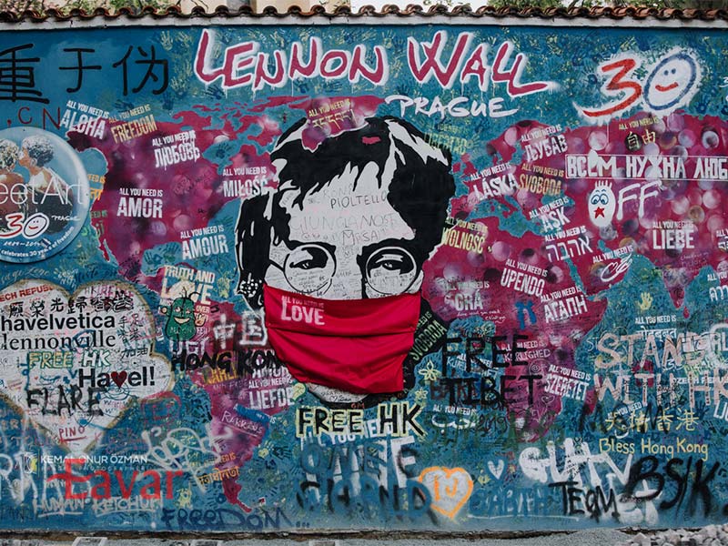 دیوار لنون کجاست