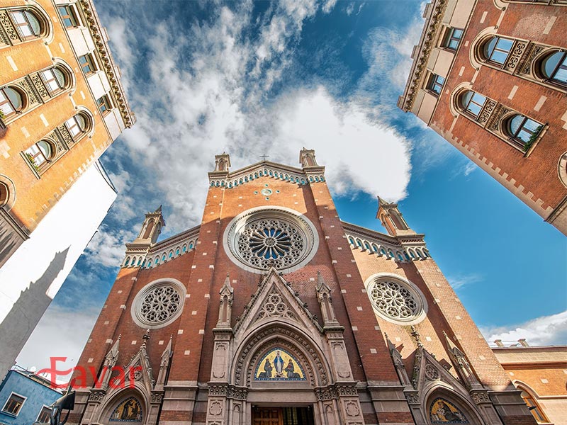 کلیسای سنت آنتوان از دیدنی های خیابان استقلال