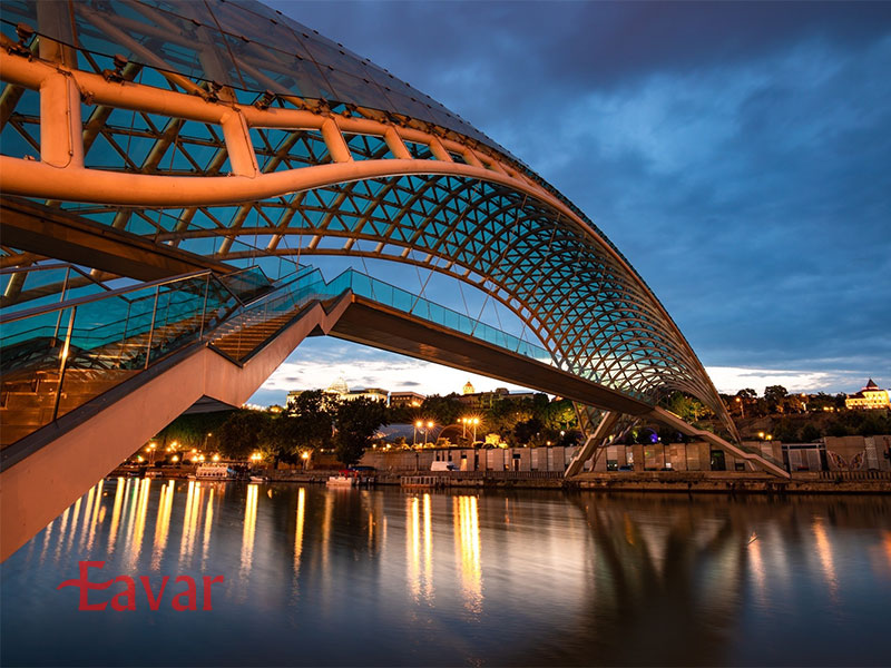 پل صلح تفلیس از جاذبه های گردشگری گرجستان