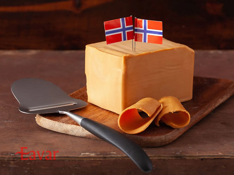 پنیر قهوه ای از خوراکی های نروژ