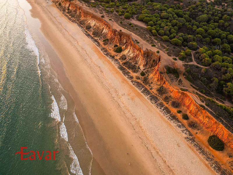 ساحل فالزیا از سواحل مشهور پرتغال