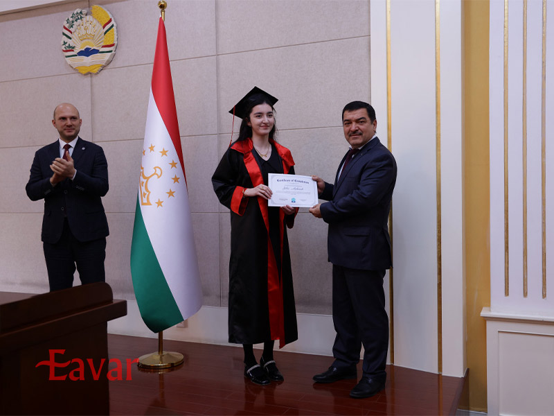 جشن فارغ التحصیلی در تاجیکستان