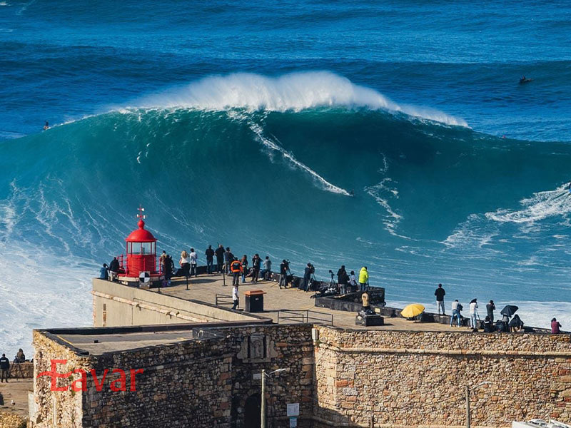 ساحل نازاره از سواحل مشهور پرتغال