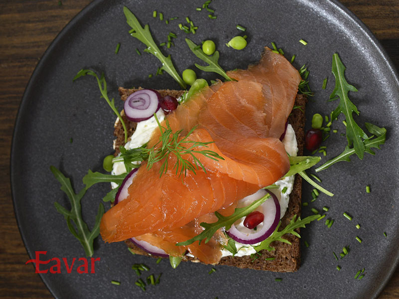 ماهی سالمون دودی از غذاهای مشهور نروژ