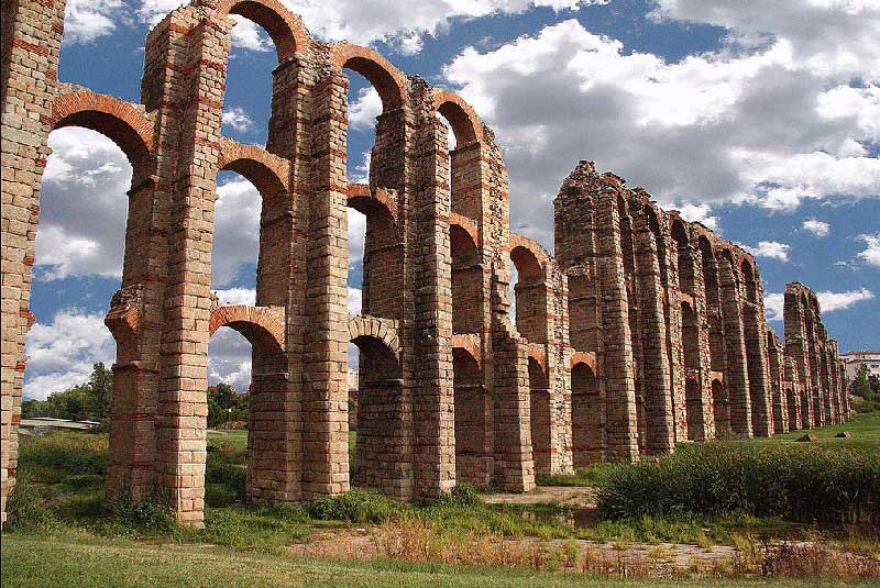 قنات معجزات از جاذبه های مریدا اسپانیا