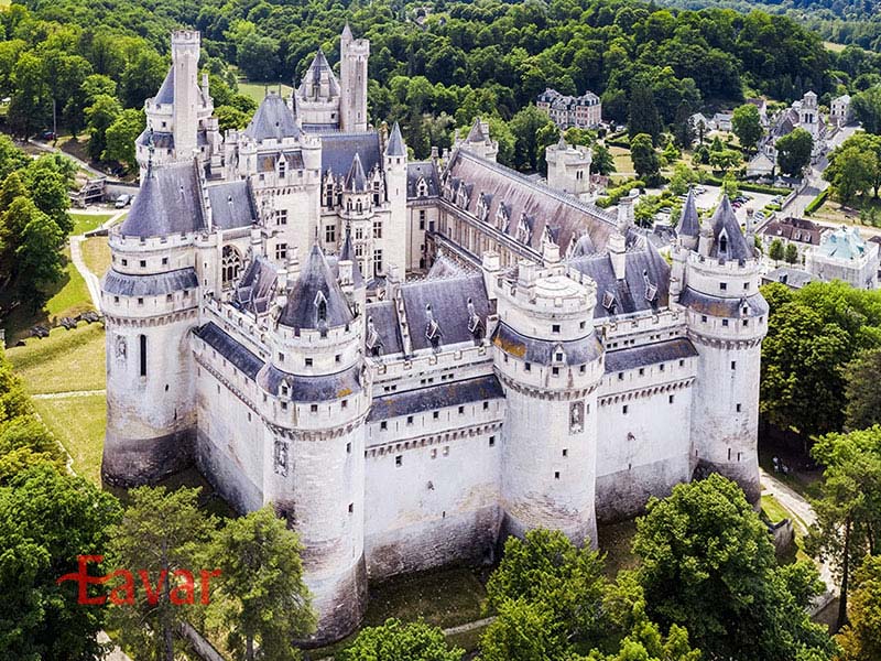 قلعه پیرفوند فرانسه