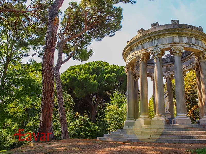 معبد باکوس در باغ پارک آل کاپریچو مادرید