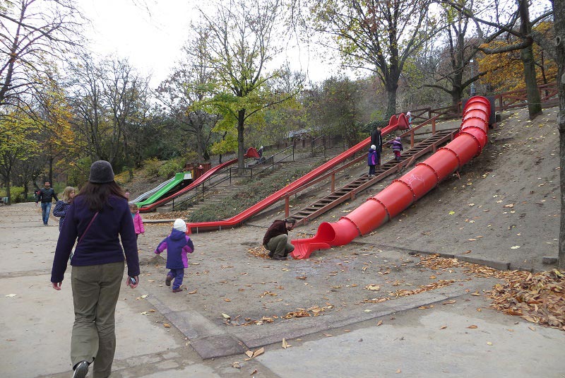 محوطه بازی تپه گلرت