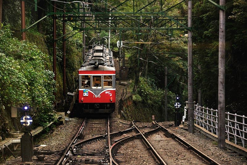 راه آهن هاکونه - توزان